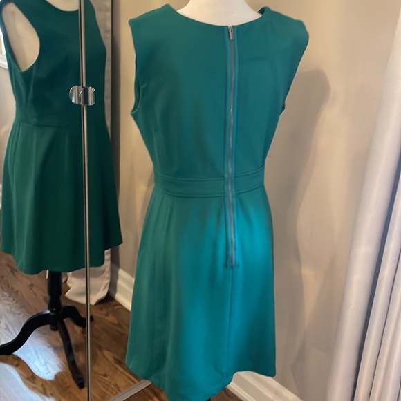 💚BCBG Jewel Green Dress - Picture 4 of 9